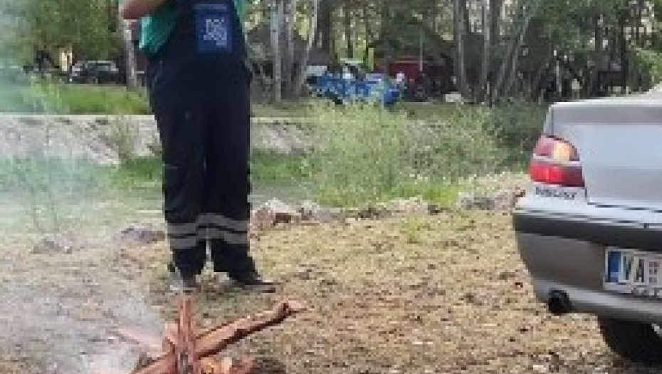 AUSPUHOM PALILI VATRU Snimak sa prvomajskog uranka postao hit, "jesmo pametni ljubi nas majka"