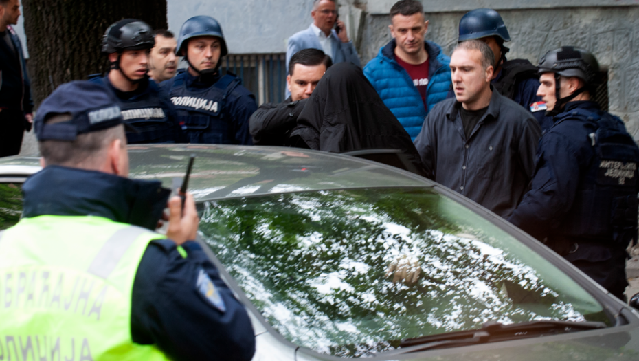 PUCAO NA DRUGARE ZBOG JEDINICE IZ ISTORIJE Ovo je mogući motiv za krvav pir u školi na Vračaru