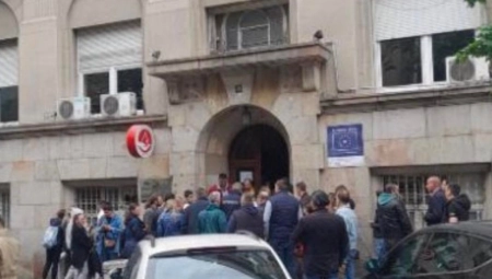 ALO! ISPRED INSTITUTA ZA TRANSFUZIJU KRVI Nakon masakra u školi, Srbija se ujedinila, ova scena tera suze na oči!