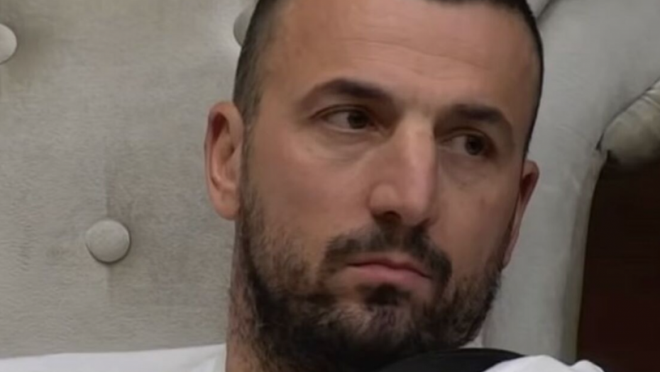 "SKLOPIO JE PIŠTOLJ, REPETIRAO I STRELJAO NEVINA BIĆA!" Uznemirujuće oglašavanje Vladimira Tomovića, traži doživotnu robiju za maloletnog ubicu!