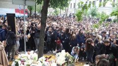SUTRA ĆE BITI SAHRANJENE ŽRTVE MASAKRA NA VRAČARU Srbija se na Đurđevdan oprašta od ubijenih đaka i čuvara škole
