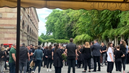 POSLEDNJI OPROŠTAJ Na Novom groblju sahranjena je tragično preminula M. A.  (VIDEO)