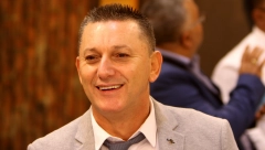 SVI NA NOGAMA U DOMU POZNATOG PEVAČA! Podelio srećne vesti, čestitke se samo nižu, stiglo i iznenađenje!