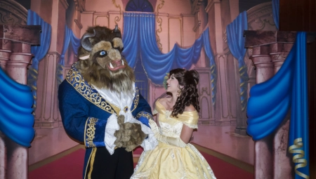 RADILA JE KAO PRINCEZA U DIZNILENDU Devojka sada otkrila kakvu torturu je prolazila u "najsrećnijem gradu"