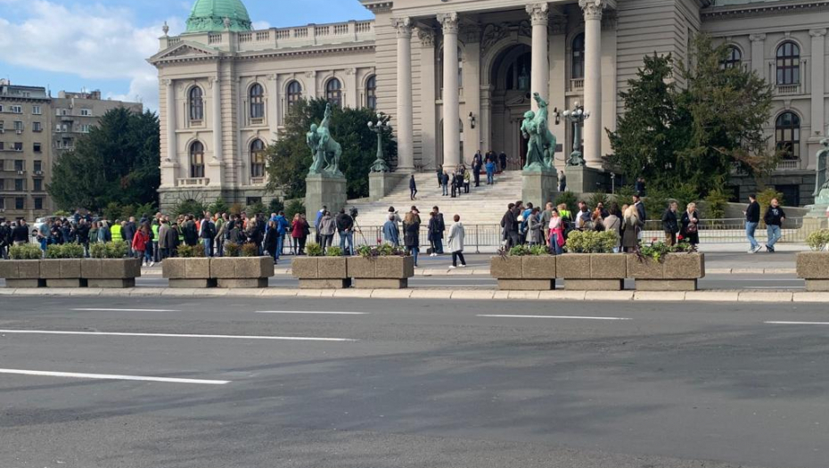 SKIDAJU MASKE! Još jedna potvrda da je protest u Beogradu bio isključivo politički skup!
