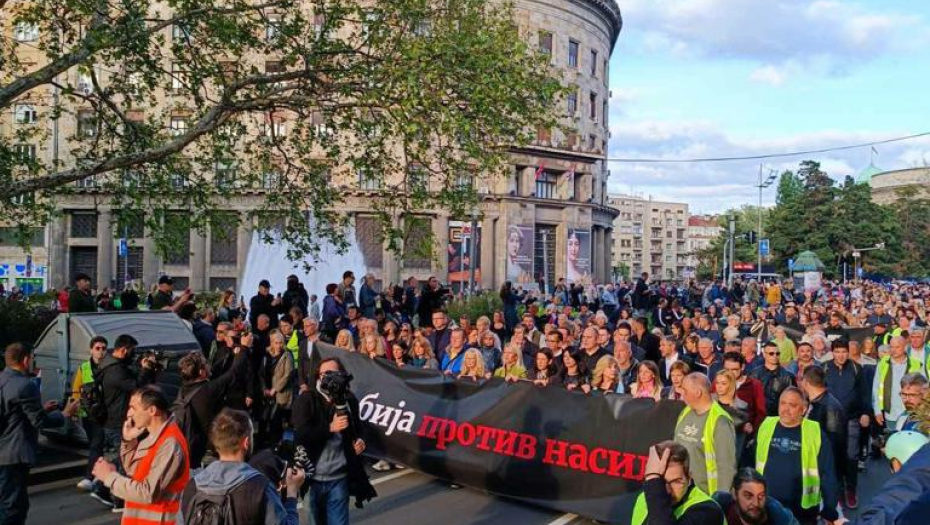 "SRBIJA PROTIV NASILJA" U KAFANI! DS-ovac privatizovao protest i smestio ga u svoj ugostiteljski objekat (FOTO)