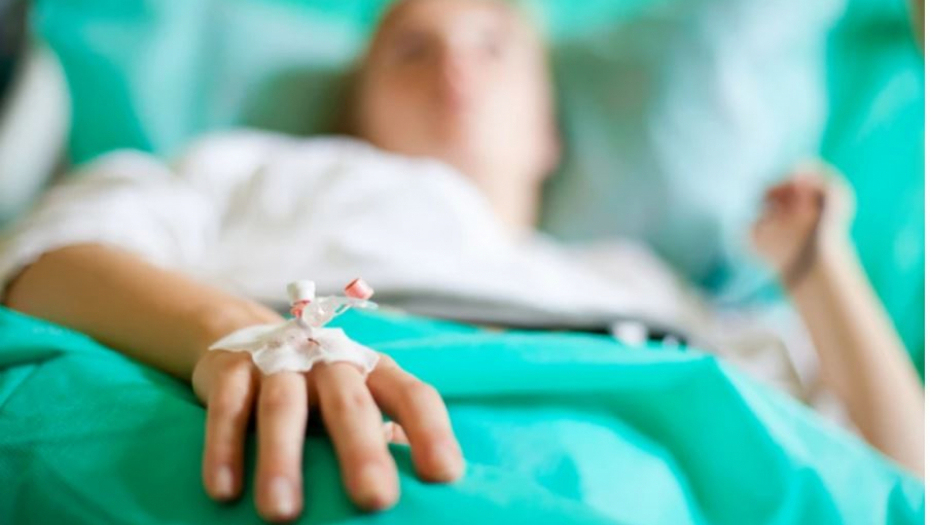 SKANDALOZAN SNIMAK IZ SARAJEVA: Zaposleni Hitne penzionerki iz novčanika krao novac (VIDEO)