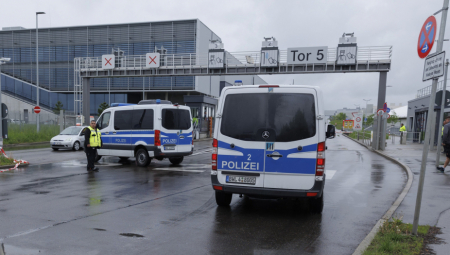 KAMION SE ZALETEO NA GRUPU LJUDI, IMA MRTVIH Uleteo u pešačku zonu, pa pokosio sve pred sobom