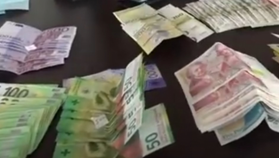 ČLANOVI BALKANSKOG KARTELA UŽIVALI U NEVIĐENOM LUKSUZU Keš svuda unaokolo, zlatni satovi, koža, privatne teretane... (VIDEO/FOTO)