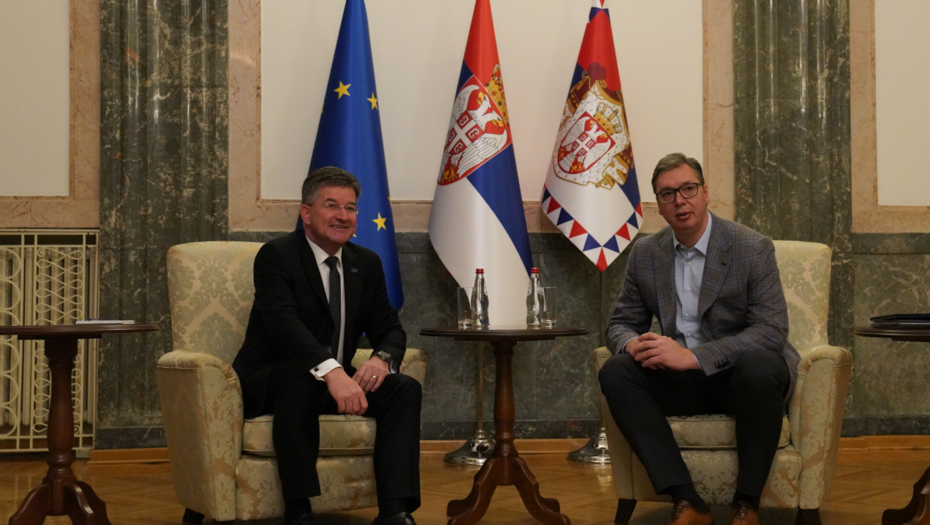 VUČIĆ SE SASTAO SA LAJČAKOM: U toku razgovor u Predsedništvu