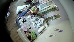 SNIMAK MAJKE IZ PAKLA ZGROZIO SRBIJU Majka krvnički tukla decu, pokrenut postupak za oduzimanje roditeljskih prava