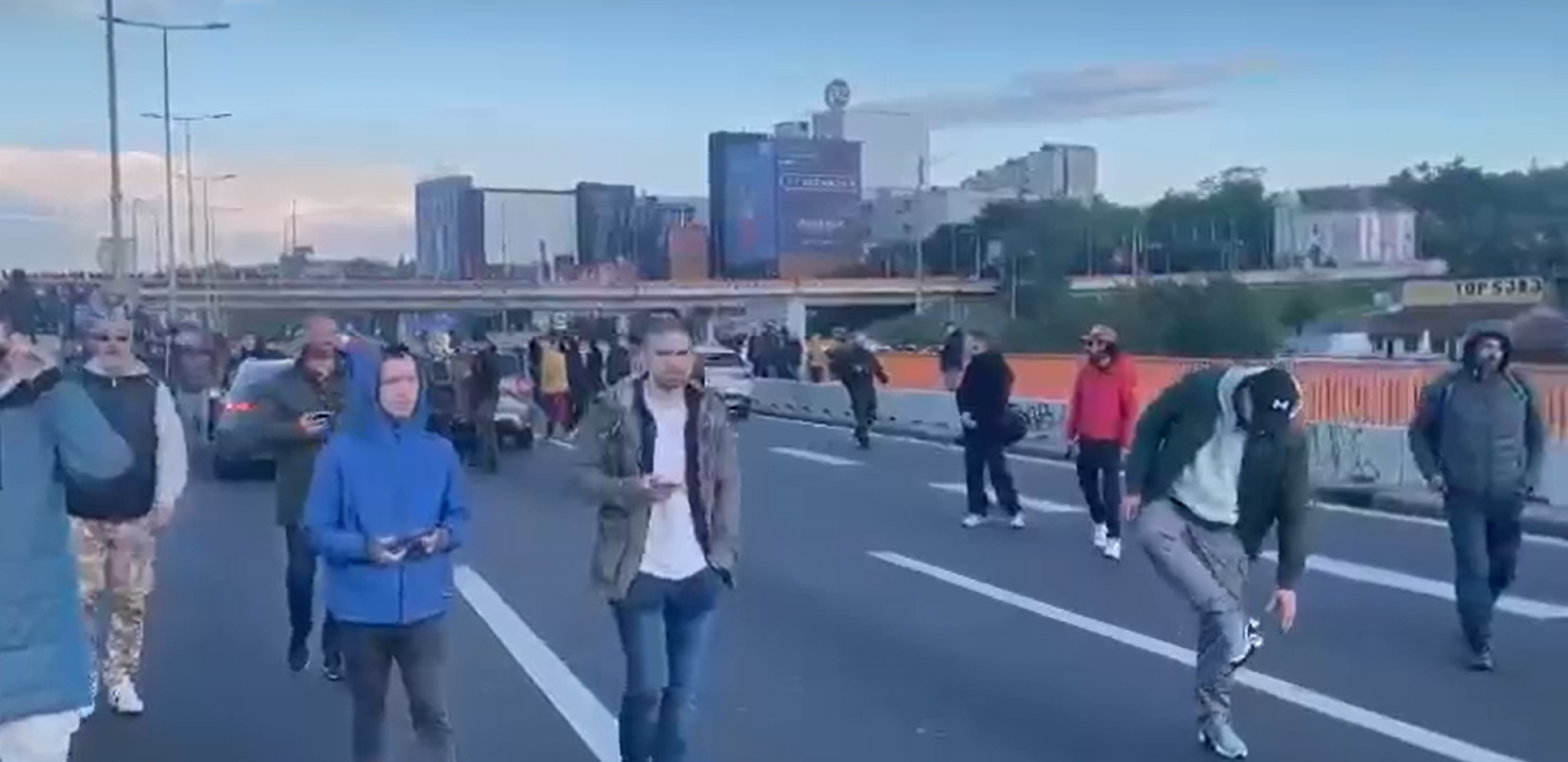 TAJKUNSKI OLOŠ BI DA ŠALJE NA DOŽIVOTNU ROBIJU Porasli apetiti lešinara sa protesta, više neće smene nego da zatvaraju! (FOTO)