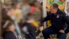 LJUBAV DECE JE NAJISKRENIJA Priredili nezaboravan rođendan svom školskom policajcu! (VIDEO)