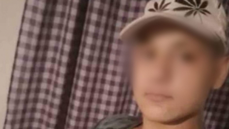DEČAK ŽENI RAZBIO GLAVU SEKIROM, PA IZBO NJENOG SINA Detalji stravičnog zločina u Radojevu kod Zrenjanina! (FOTO)