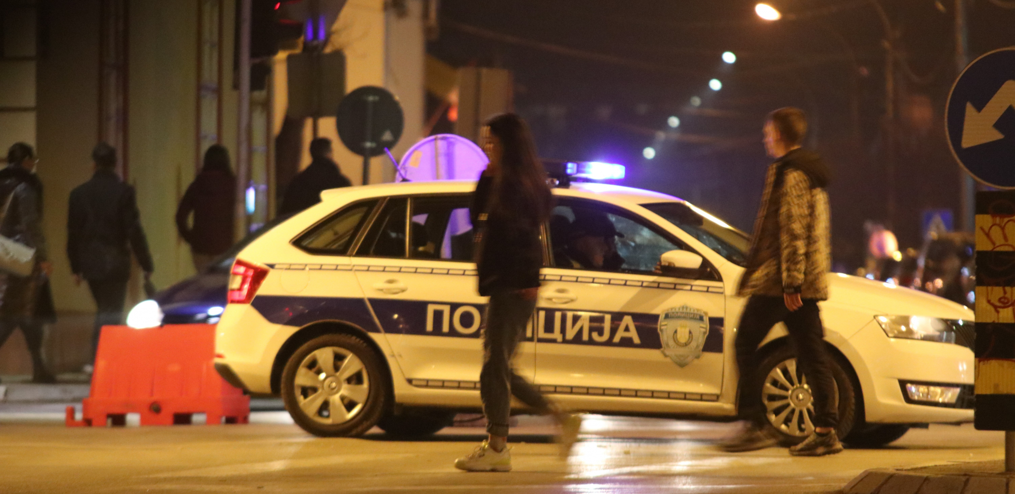 UČENICA DONELA SEKIRU U ŠKOLU Dramatična scena u Staroj Pazovi