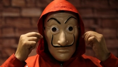 KAKO JE NJIMA DOBRO U komšiluku jako zabavna predizborna atmosfera: LA CASA DE PAPEL IZLAZI NA IZBORE U CRNOJ GORI!