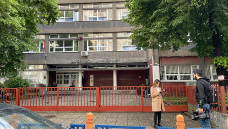 OGLASILO SE MINISTARSTVO PROSVETE Dojave o bombama stigle u 115 osnovnih i srednjih škola