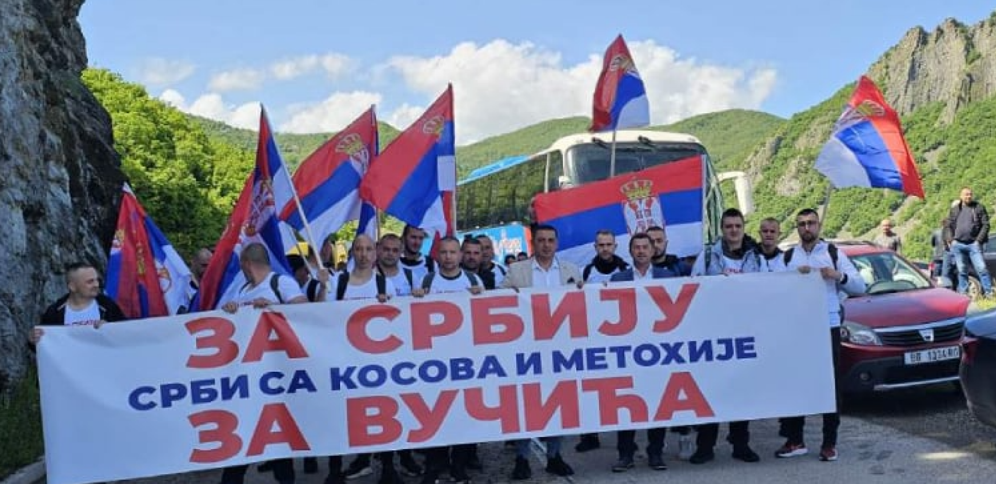 PRVI AUTOBUSI SA KiM KRENULI NA SKUP NADE U BEOGRADU Srbi sa Kosmeta složni "Skup je jako bitan za nas!"