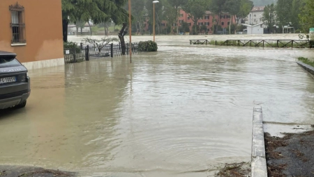 POPLAVE U ITALIJI ODNELE 13 ŽIVOTA Šteta se meri milijardama evra (FOTO)