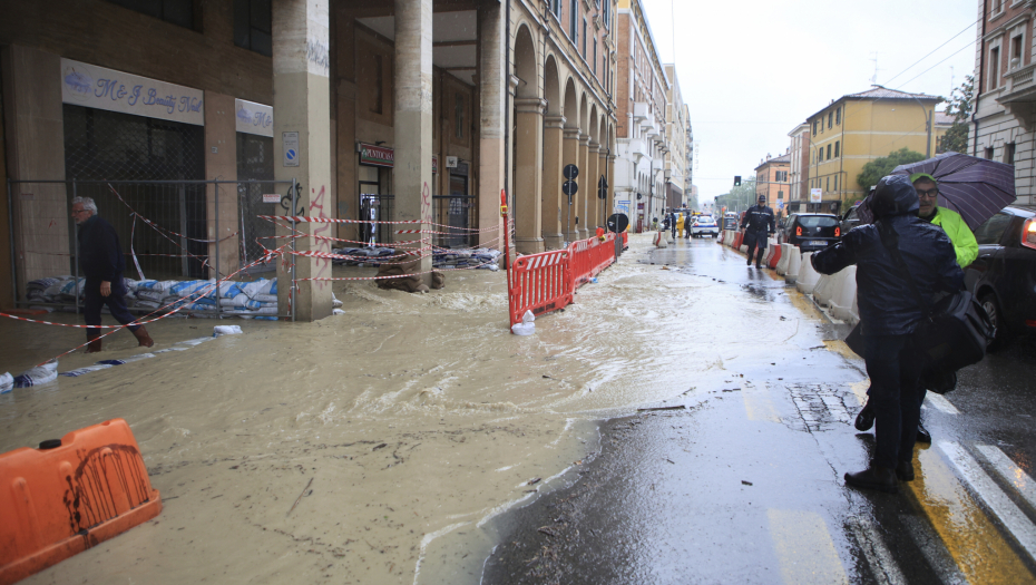 POPLAVE UNIŠTILE ITALIJU "Ne dodirujte oči i nos", prete zaraze