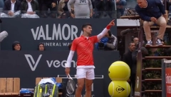 NOVAK SE BAŠ NALJUTIO Đoković tražio od sudije da izbaci navijače sa tribina (FOTO)