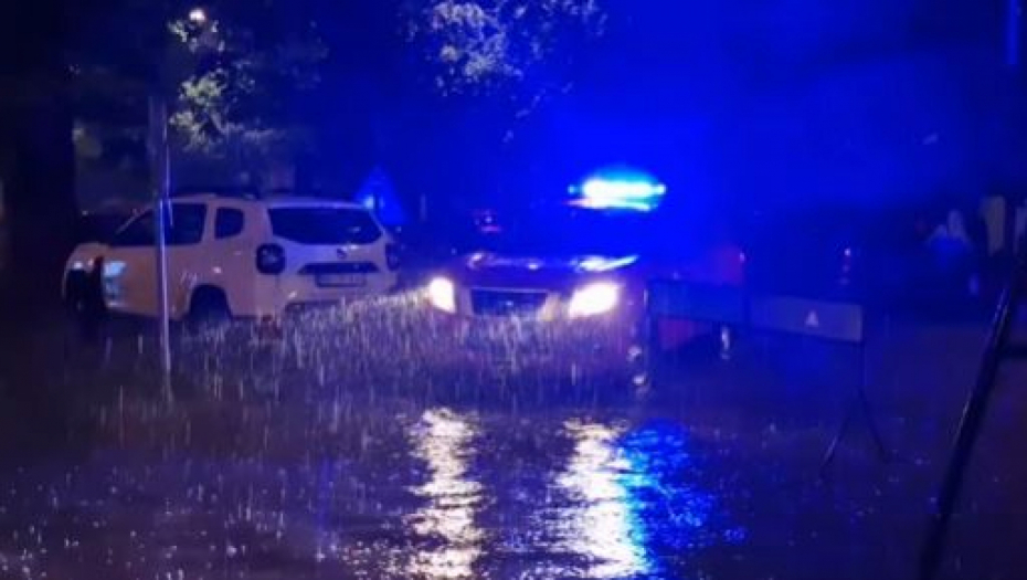 DRAMATIČNO U ZAPADNOJ SRBIJI Poplave napravile haos, ljudima voda ulazila u kuće