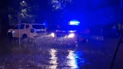 TEŠKA NOĆ U NOVOM SADU Dve osobe povređene u jakom nevremenu, na desetine kuća pod vodom(VIDEO)