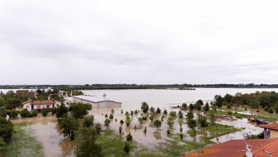 NEZAPAMĆENE POPLAVE U ITALIJI Sever zemlje pod vodom, u toku evakuacija stanovništva (FOTO/VIDEO)