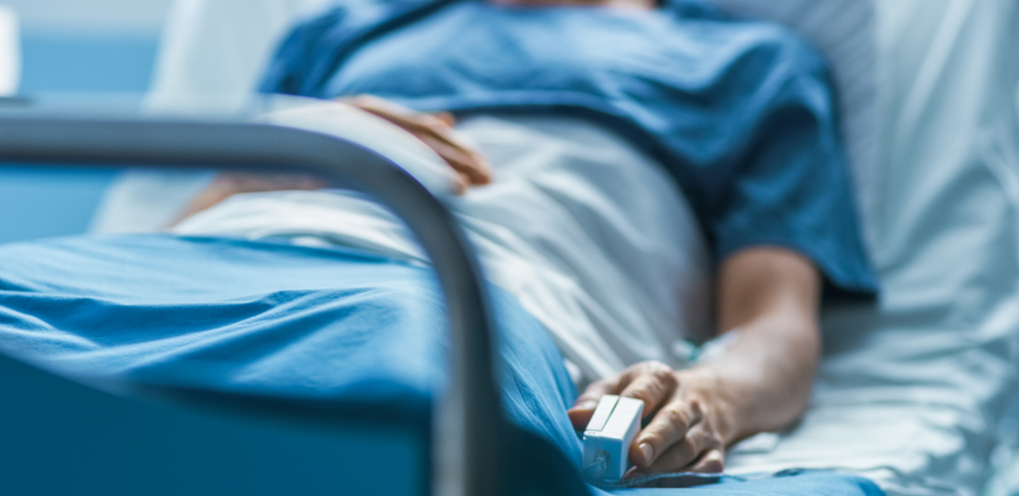 MEDICINSKO OSOBLJE U NEVERICI, KRSTILI SE I LEVOM I DESNOM Ženu doktor proglasio MRTVOM, a onda se desio ŠOK OBRT