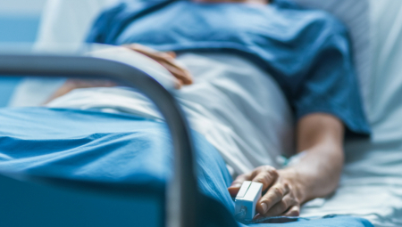 PACIJENT ZBOG MALIH BOGINJA HOSPITALIZOVAN Obolelo dete ima 15 godina i nije vakcinisano!