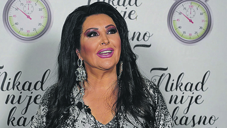 DRAGANA MIRKOVIĆ SVE RAZNEŽILA OBJAVOM Podelila fotku sa naslednicima, posvetila im reči svoje pesme (FOTO)