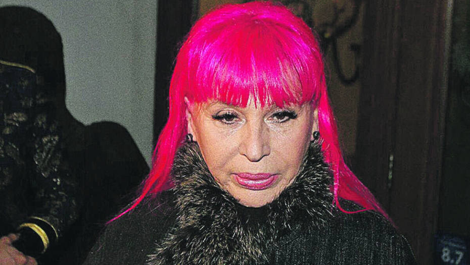 RECIKLAŽA Zorica Brunclik dala ćerki svoju staru haljinu, pogledajte kojoj toaleta bolje stoji (FOTO)