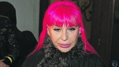 RECIKLAŽA Zorica Brunclik dala ćerki svoju staru haljinu, pogledajte kojoj toaleta bolje stoji (FOTO)