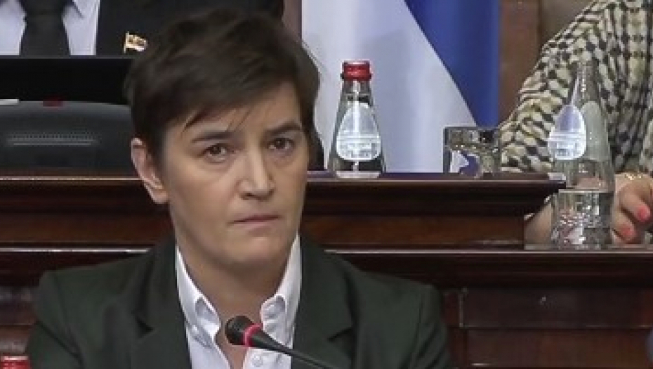 OPOZICIJA PRAVI CIRKUS U SKUPŠTINI Premijerka iznosi izveštaj koji su tražili, oni dobacuju i upadaju u reč (VIDEO)
