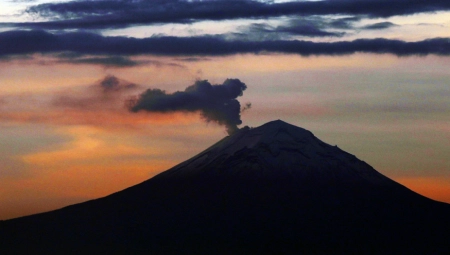 AKTIVIRAO SE POPOKATEPETL Otkazana nastava u meksičkim školama, žuti nivo uzbune(FOTO)