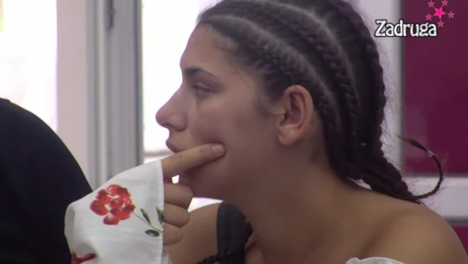 MILICA VESELINOVIĆ NE PRESTAJE DA ŠOKIRA! Zaboravila sopstvenu slavu, Mikica Bojanić joj pomutio um, zadrugari u neverici