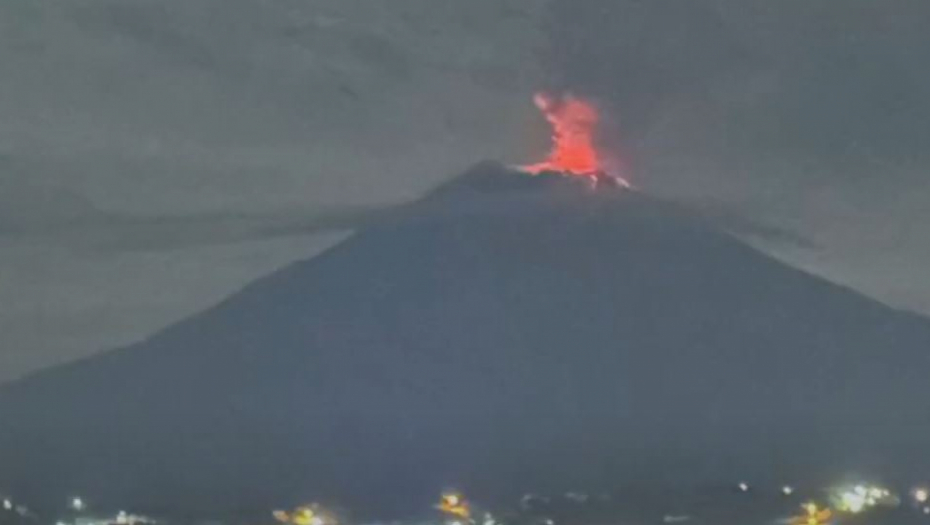 DŽINOVSKA ERUPCIJA MOĆNOV VULKANA! Probudio se Popokatepetl, zatvoren međunarodni aerodrom! (VIDEO)