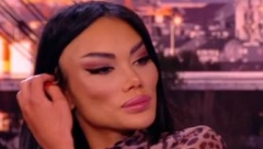 DETE NA PREDNJEM SEDIŠTU, BEZ POJASA, DOK ONA SVE TO SNIMA Tamara Đurić svesno ugrožava život dvogodišnje ćerke, njen novi potez razbesneo javnost!