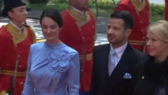 PRVA DAMA POKAZALA DA SE MOŽE I BEZ DIORA: Haljinu kreirala domaća kreatorka i evo zašto baš PLAVA!