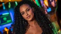 NAŠU PEVAČICU NAPALI U TRŽNOM CENTRU Uputili joj užasne uvrede i prozivke, hitno se oglasila, istakla da joj je ugrožena bezbednost (FOTO)