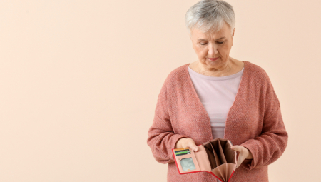 "NAPRAVIO JE LAŽNI MEJL, DAO LAŽNI BROJ" Prebacila je svu svoju životnu ušteđevinu u banku, napravila grešku života!
