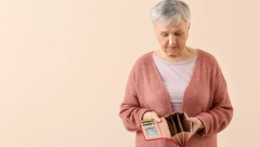 E-BAKA, PENZIONERI I DIGITALIZACIJA Govorni automat nije mogao da reši problem, a bankari prezauzeti