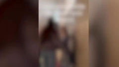 PRETILA DRUGARICI, PONIŽAVALA JE, PA GURNULA NIZ STEPENICE Jezivo vršnjačko nasilje u školi u Mirijevu (VIDEO)