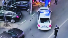 PUCAČ SA VRAČARA TERETI ZA ČETIRI KRIVIČNA Ispalio četri metka nasred ulice i ranio dvojicu