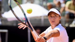 EMOTIVNA SCENA U PARIZU Olga Danilović ostvarila najveći uspeh u karijeri, pa pritrčala dvojici Srba u zagrljaj