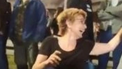 CRČE OD SMEHA NA SKUPU POSVEĆENOM UBIJENOJ DECI U petak će žaliti, a u subotu neće - na delu najstrašnija politizacija tragedije (FOTO)