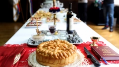 KAKO SE PRAVILNO PALI SLAVSKA SVEĆA? Postoji samo jedno pravilo, ovo je običaj koji domaćin mora da ispoštuje