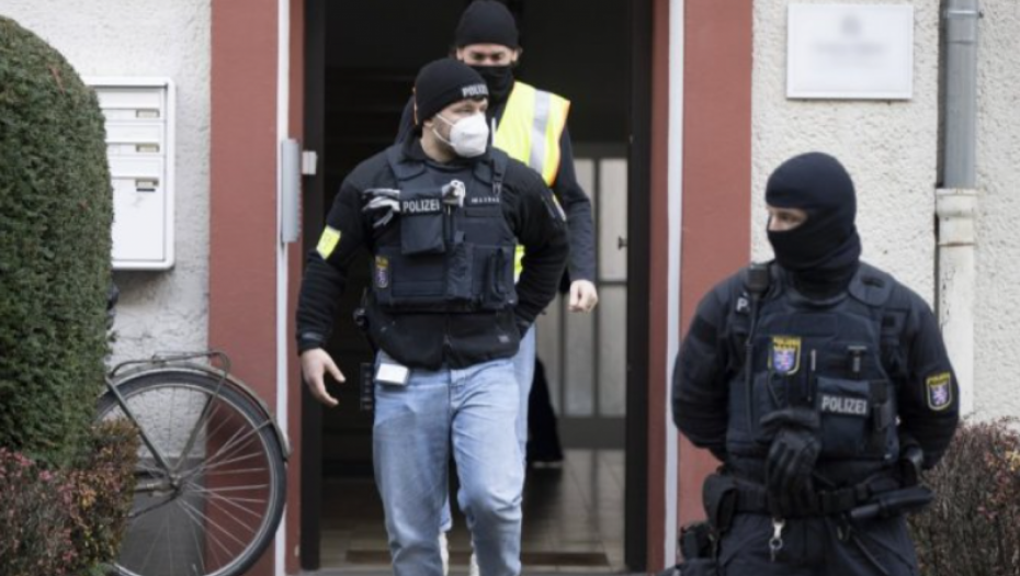 U ŠVAJCARSKOJ UHAPŠENI SRBI PROVALNICI Sa ortakom Italijanom obili kuću, pa ukrali skupoceni nakit - evo šta ih je odalo