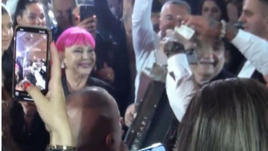 KITE IH EVRIMA! Isplivao snimak sa svadbe Đanijevog sina, evo koliko para su zaradili Zorica Brunclik i Kemiš (VIDEO)