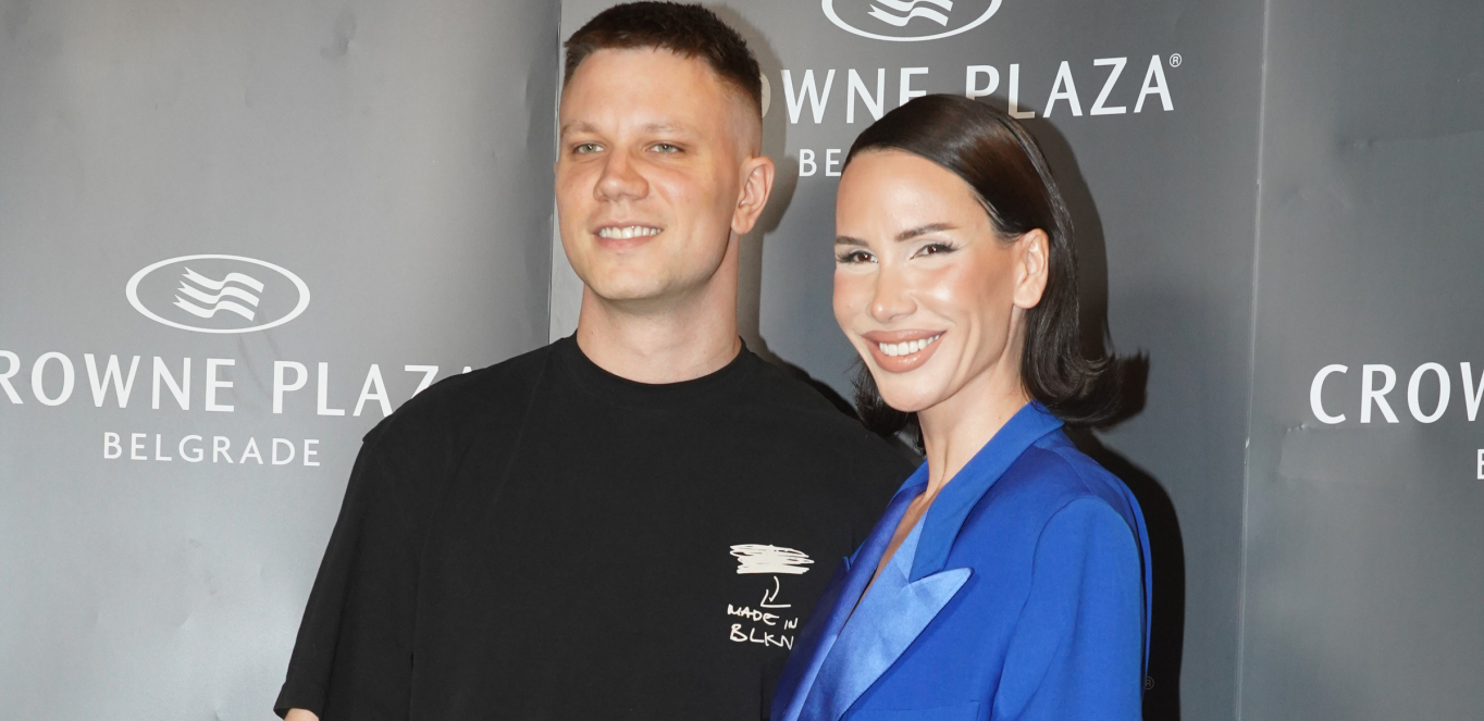 OVO JE NIKAD VIĐENA NIKOLIJA JOVANOVIĆ! Isplivala fotka ćerke Vesne Zmijanac kao bebe, ne skida pogled sa oca! (FOTO)